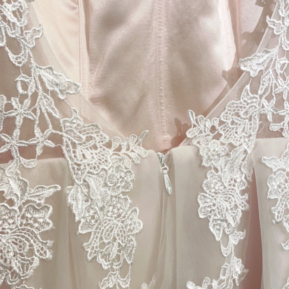WEDDING DRESS - Picture 10 of 13